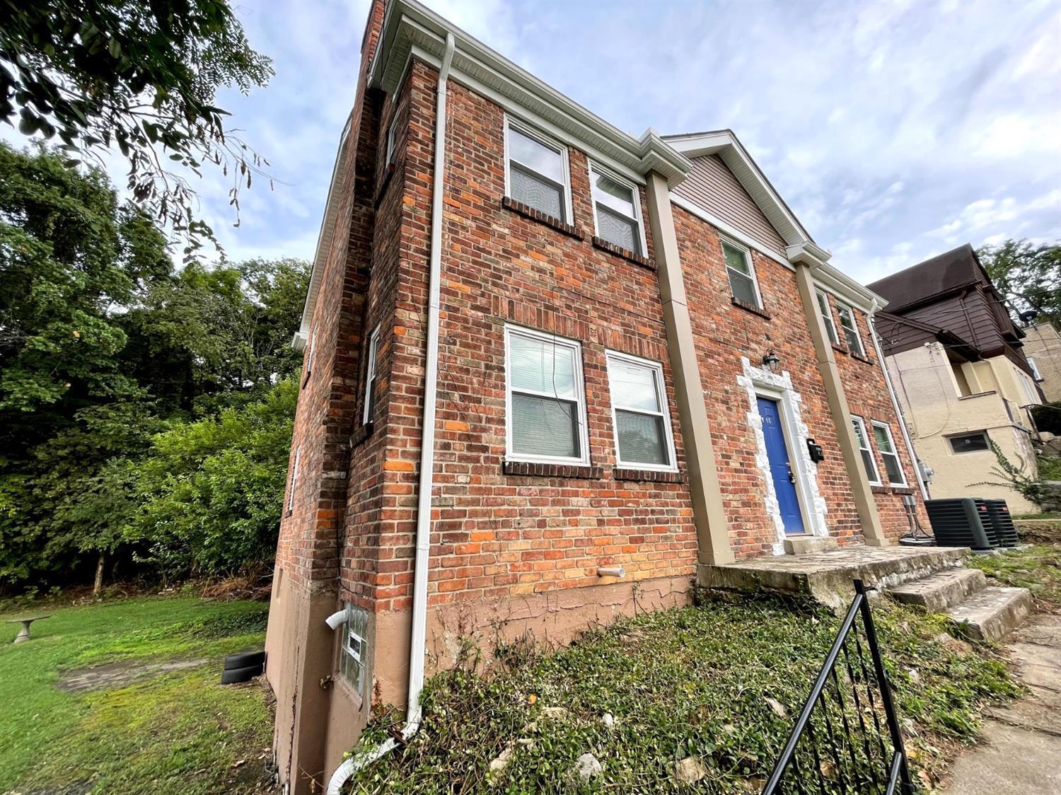 4568 Paddock Road Cincinnati, OH 45229 - Photo 2 of 32