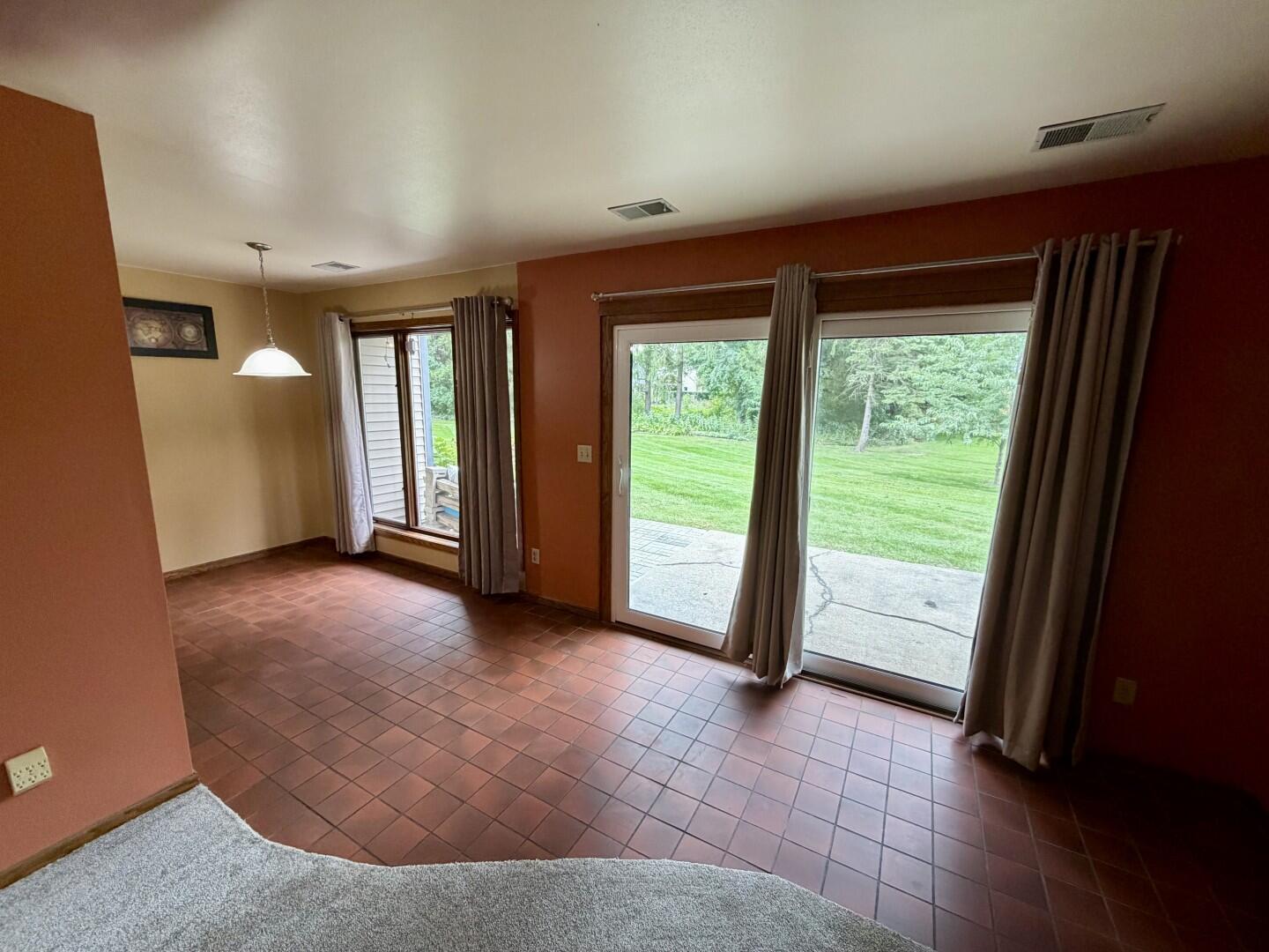 550 Douglas Street Ripon, WI 54971 - Photo 7 of 21 07