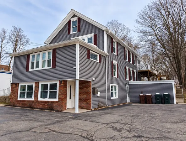 $1,700 | 121 Oxford Street North, Unit 1, Auburn, MA 01501