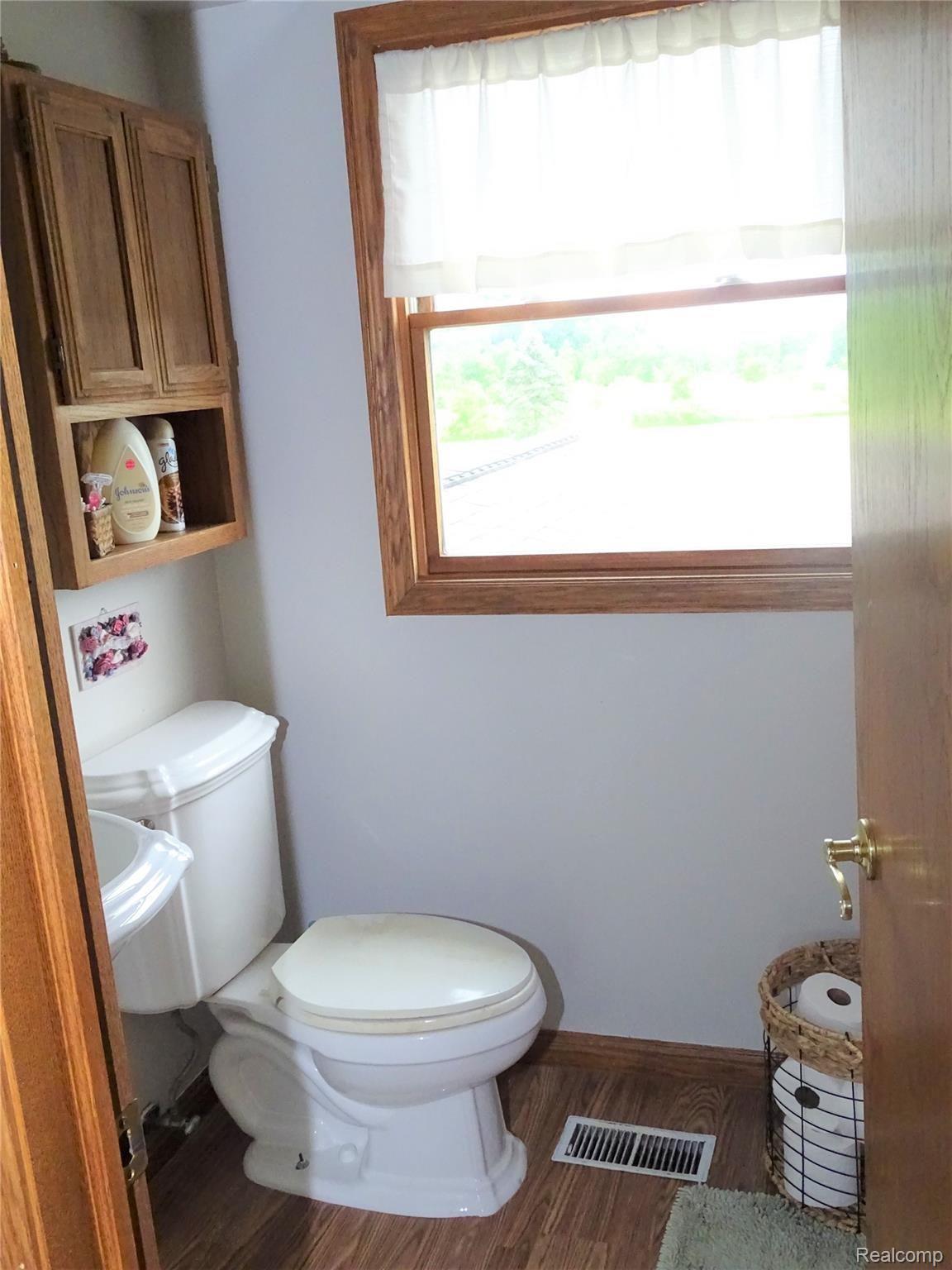 4202 East Wilson Road Clio, MI 48420 - Photo 20 of 28 Upstairs bathroom