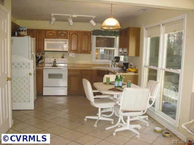 Other - fully equipped eat-in kitchen with breakfa