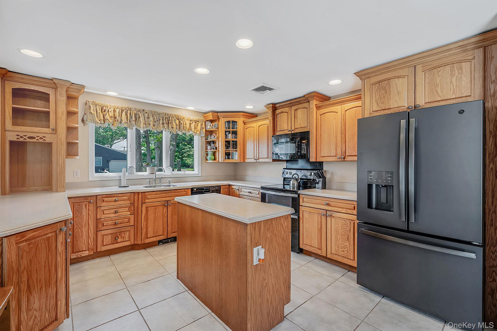 77 Toomey Road West Islip, NY 11795 - Photo 12 of 48
