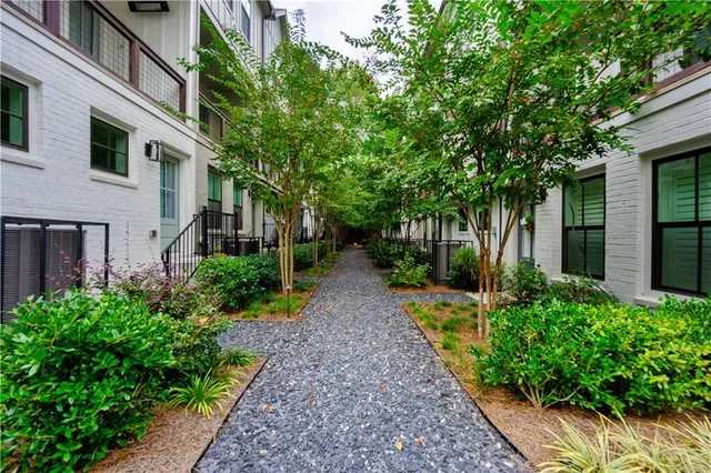 a view of a pathway with house on both side