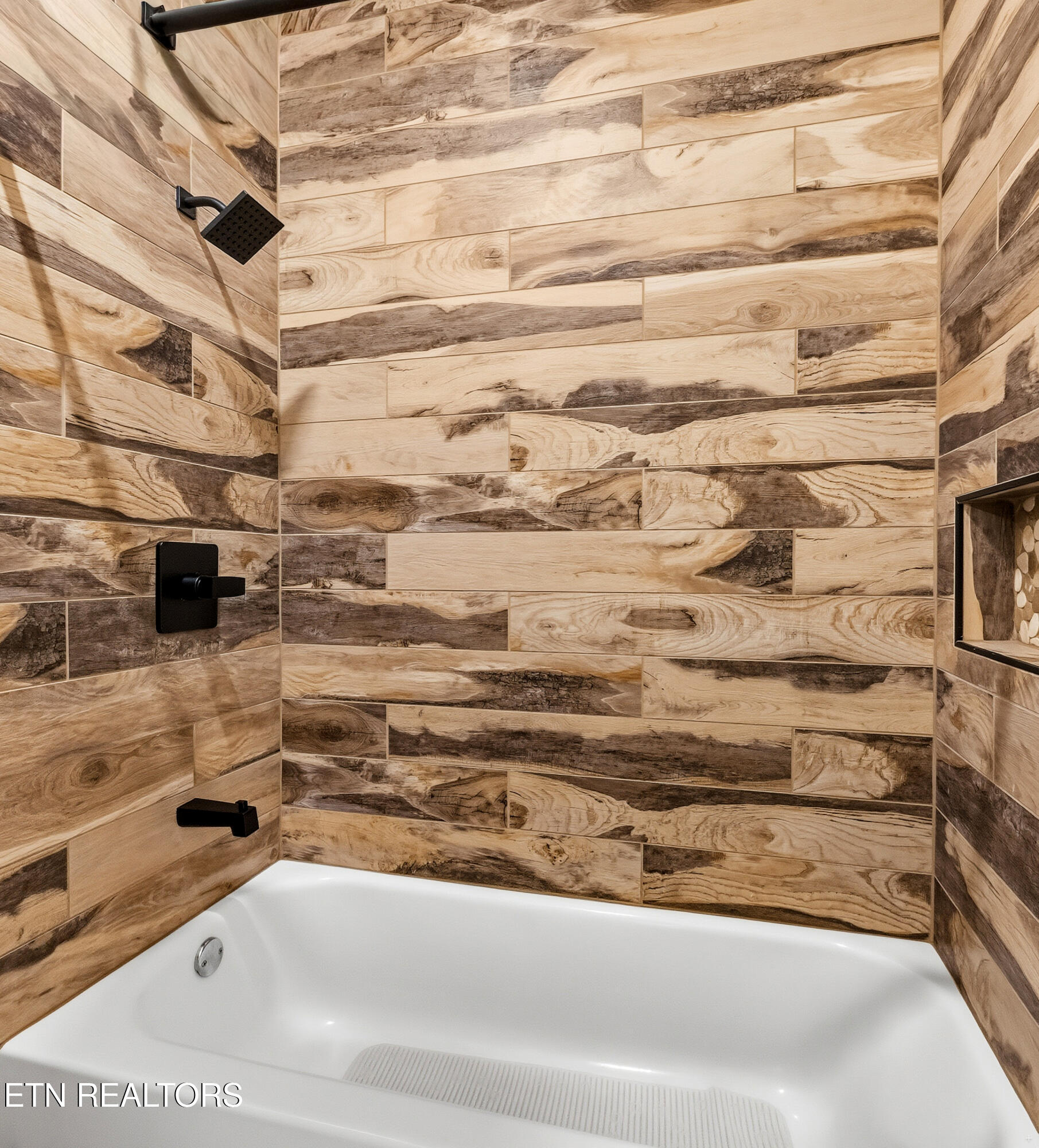 300 Black Fox Road Washburn, TN 37888 - Photo 38 of 53 Guest tub/shower