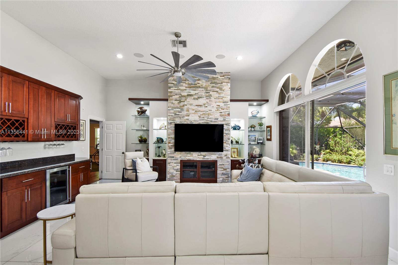 370 Mallard Road Weston, FL 33327 - Photo 12 of 43 Gallery Image 12