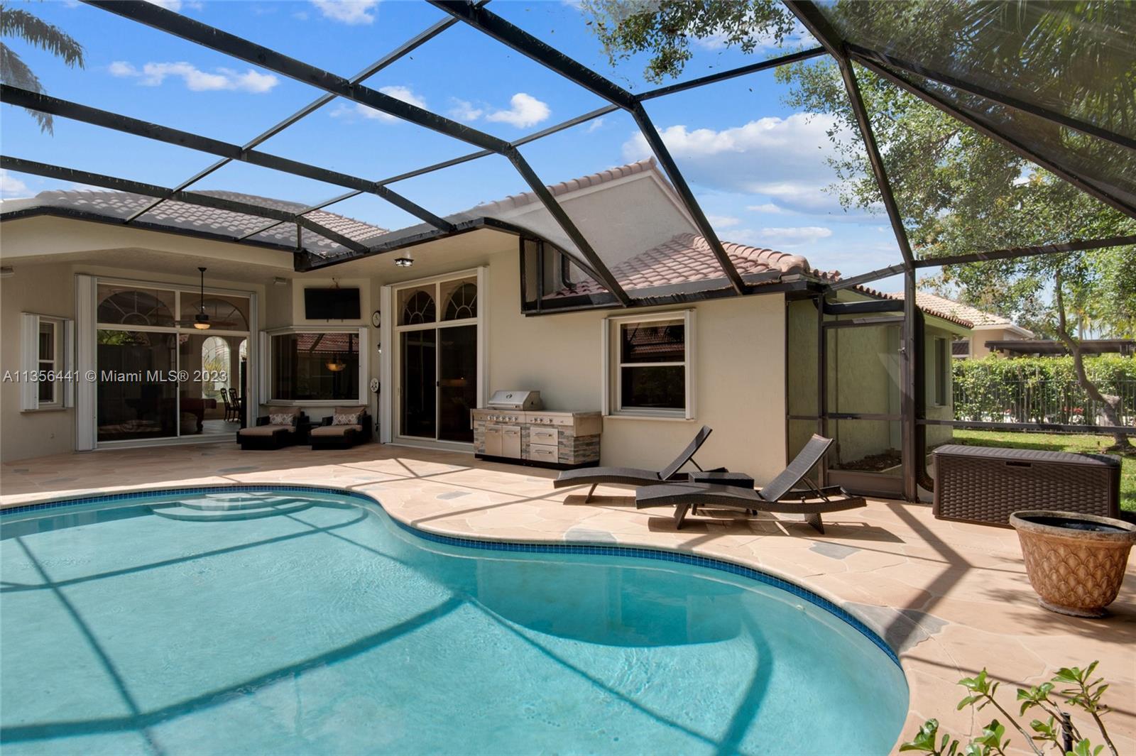 370 Mallard Road Weston, FL 33327 - Photo 4 of 43 Gallery Image 4