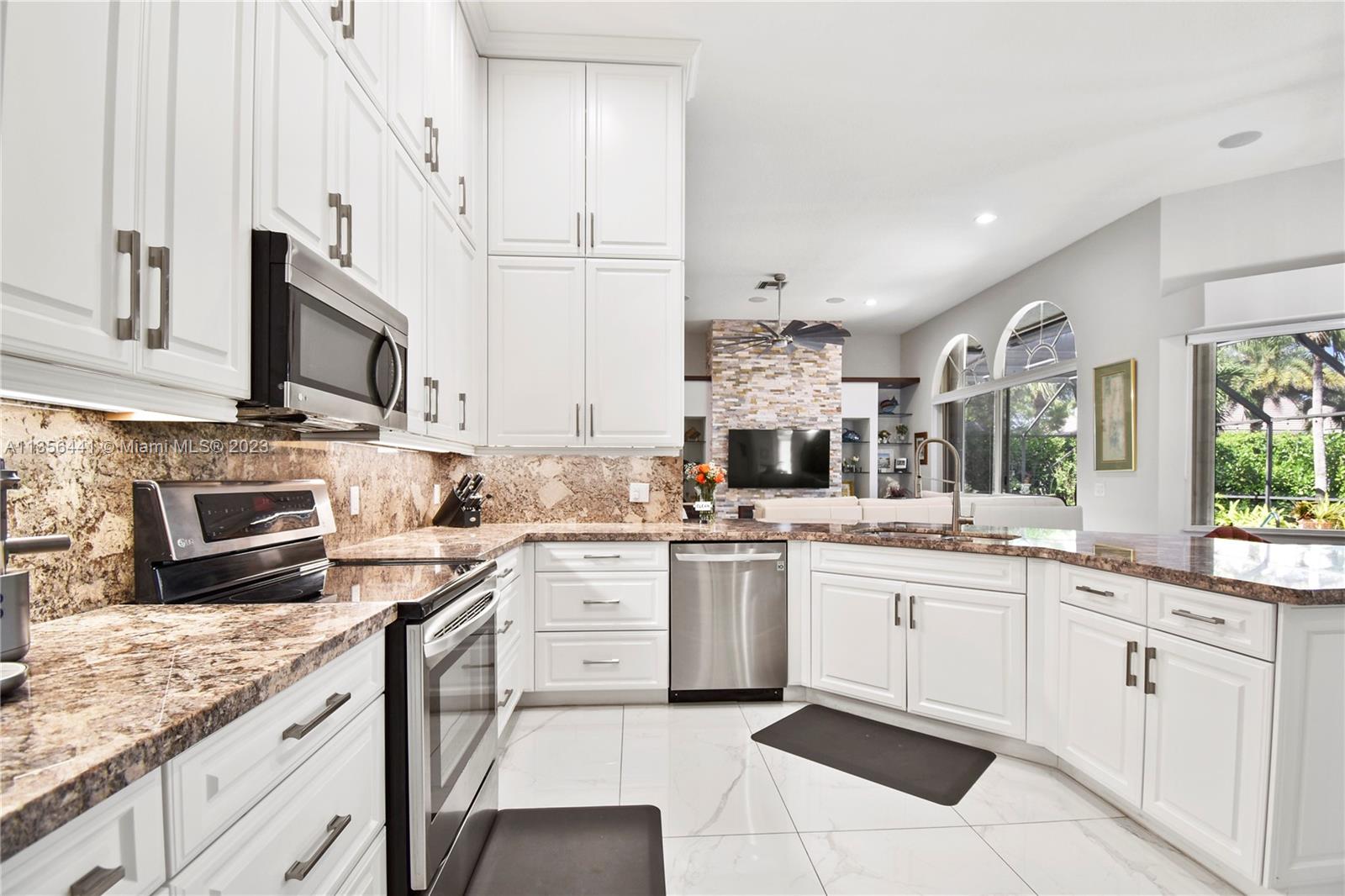 370 Mallard Road Weston, FL 33327 - Photo 7 of 43 Gallery Image 7