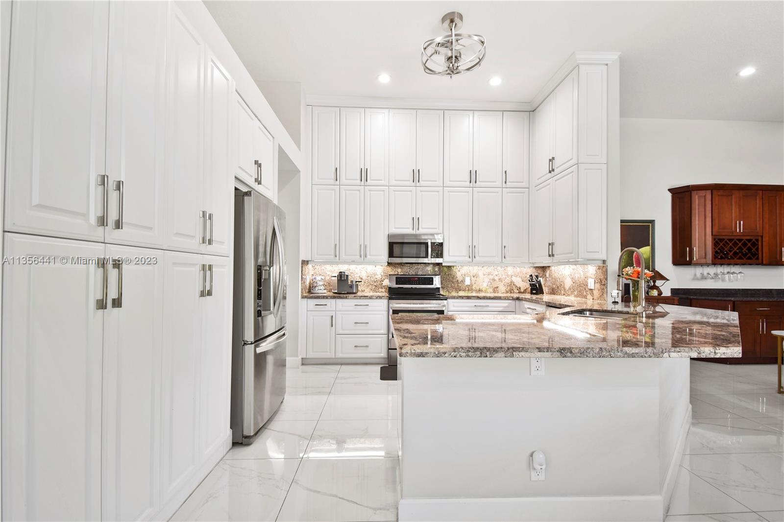 370 Mallard Road Weston, FL 33327 - Photo 8 of 43 Gallery Image 8