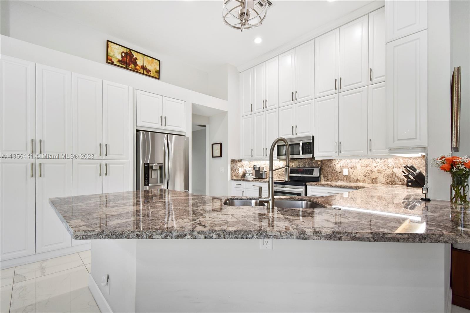 370 Mallard Road Weston, FL 33327 - Photo 9 of 43 Gallery Image 9