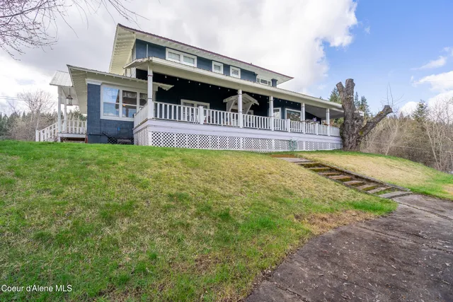$585,000 | 1002 Highland Avenue, St. Maries, ID 83861