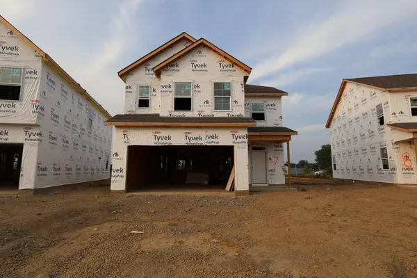 $417,120 | 1013 Dawsons Drive, Hebron, OH 43025