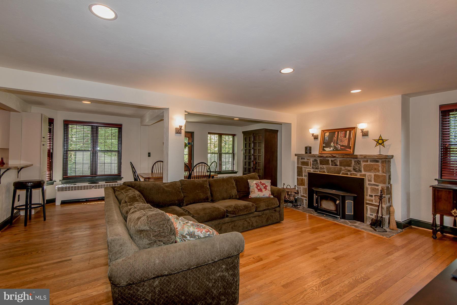 4434 Columbia Road Ellicott City, MD 21042 - Photo 11 of 30 Living Room