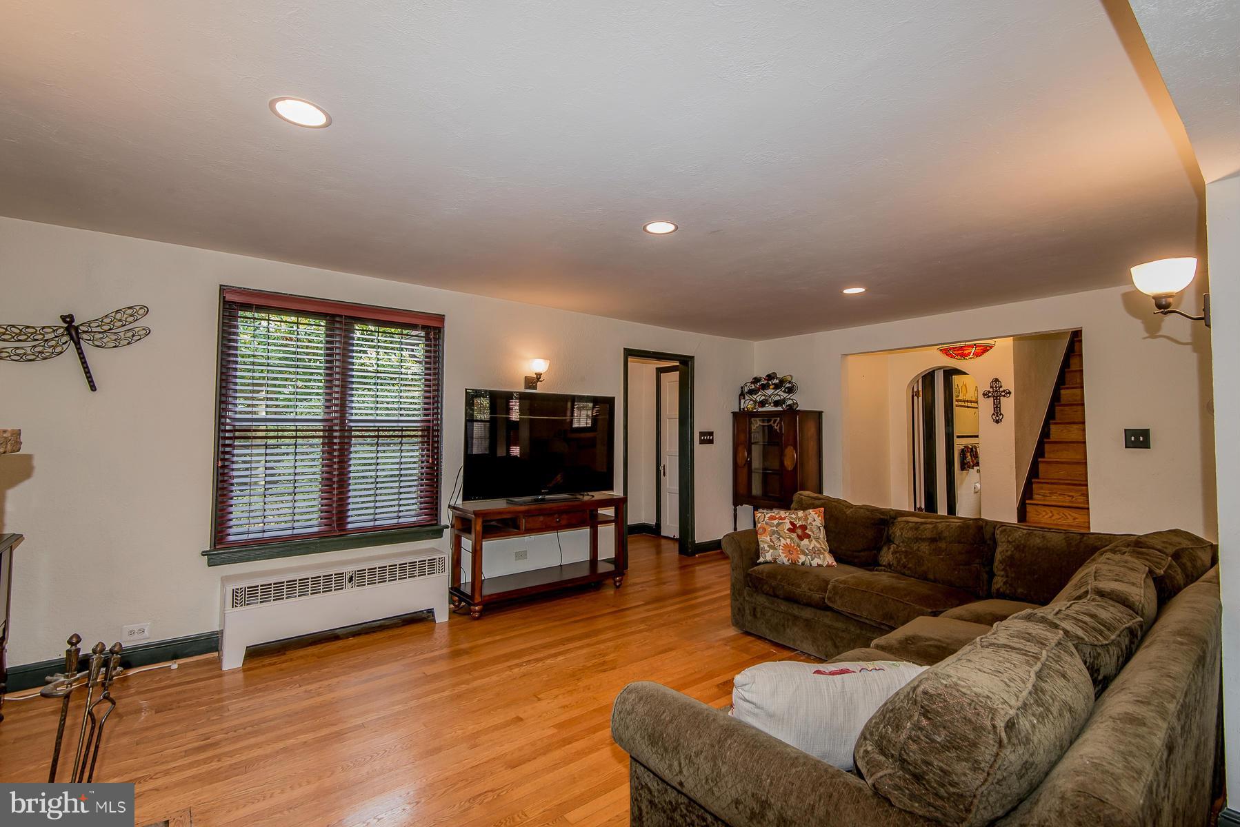4434 Columbia Road Ellicott City, MD 21042 - Photo 12 of 30 Living Room