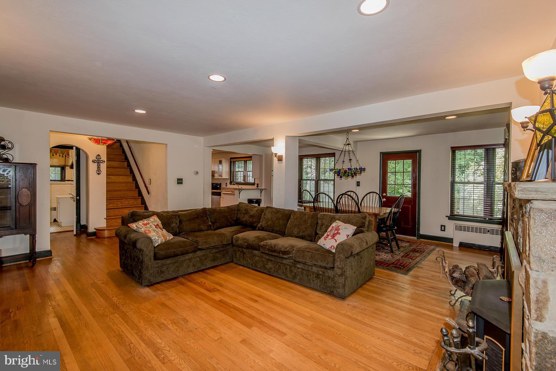 4434 Columbia Road Ellicott City, MD 21042 - Photo 13 of 30 Living Room