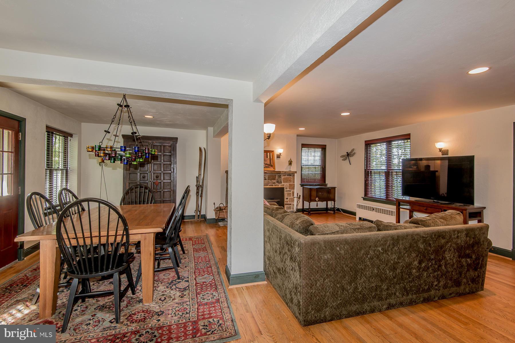 4434 Columbia Road Ellicott City, MD 21042 - Photo 7 of 30 Living Room