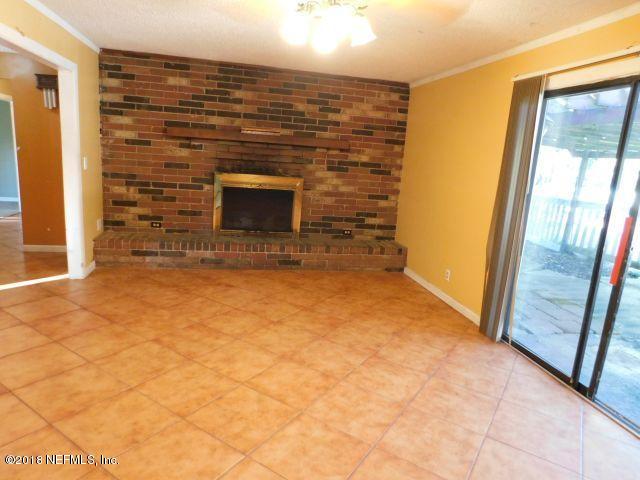 85642 Miner Road Yulee, FL 32097 - Photo 13 of 27 13_Family room