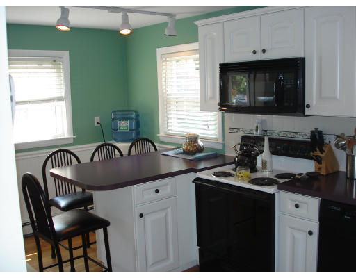 7 Hill Road Holbrook, MA 02343 - Photo 4 of 23 Gallery Image 4