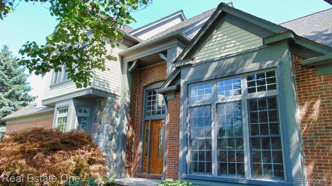 2458 Pleasant View Drive Rochester, MI 48306 - Photo 2 of 68 DSC00152.jpeg