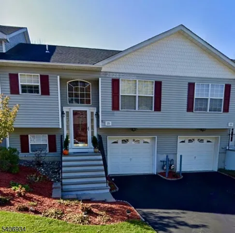 $369,999 | 25 Oak Point Drive, Hamburg, NJ 07419