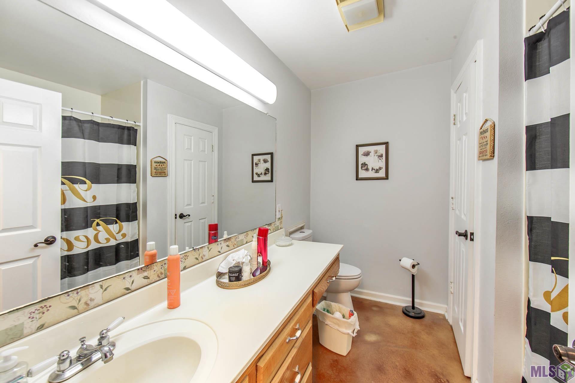 14081 Garcon Road Gonzales, LA 70737 - Photo 11 of 21 Guest Bathroom