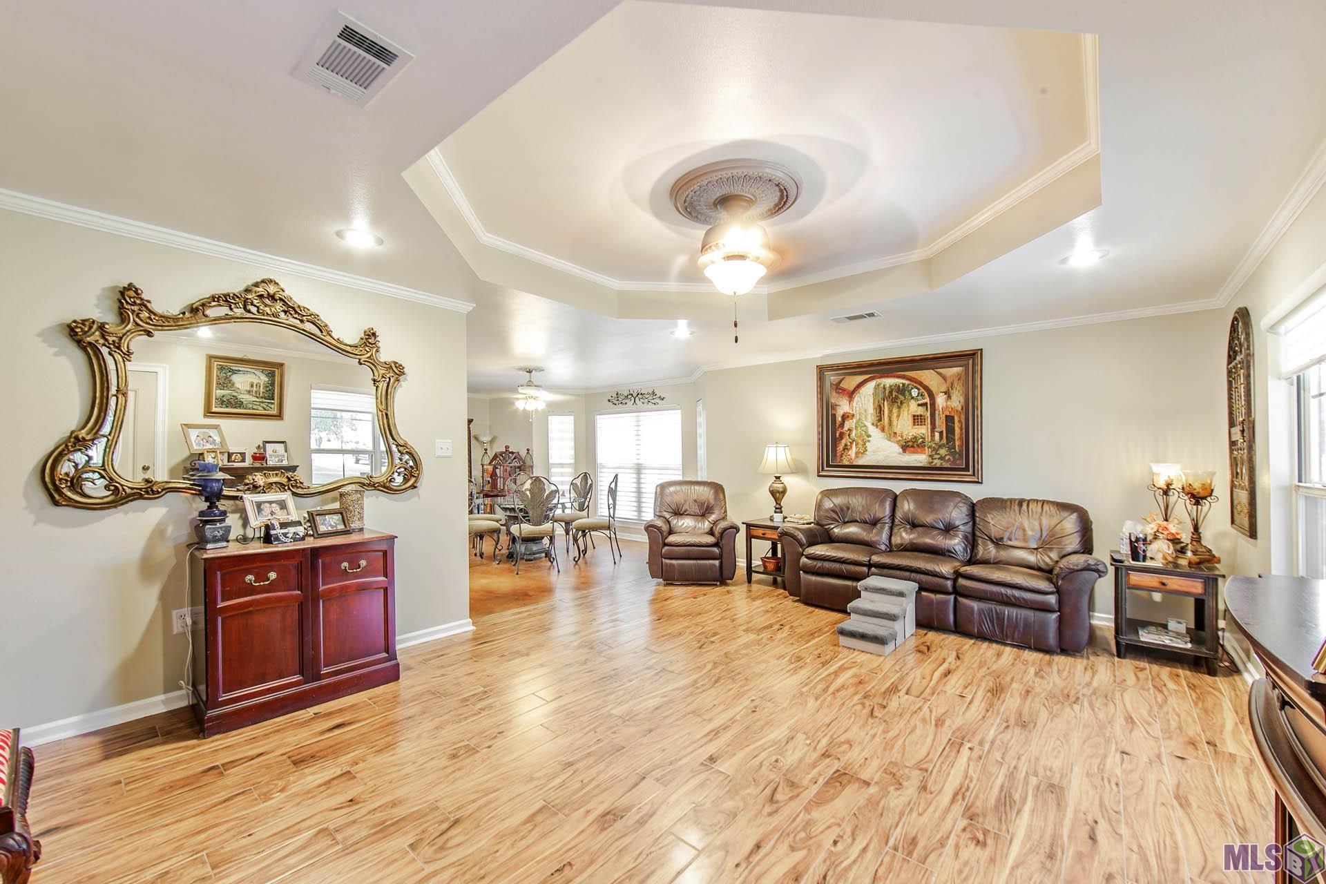 14081 Garcon Road Gonzales, LA 70737 - Photo 5 of 21 Living Room