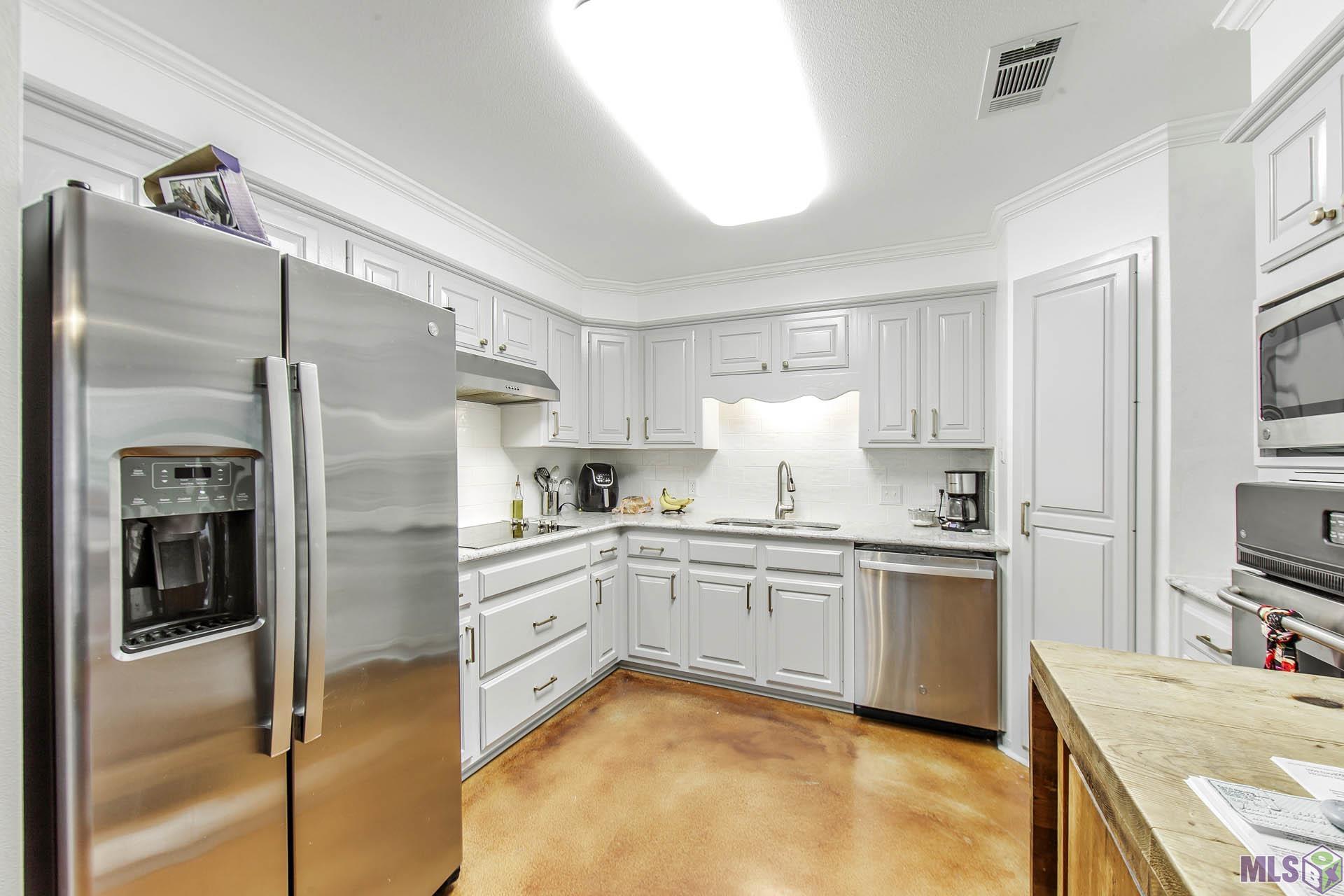 14081 Garcon Road Gonzales, LA 70737 - Photo 6 of 21 Kitchen