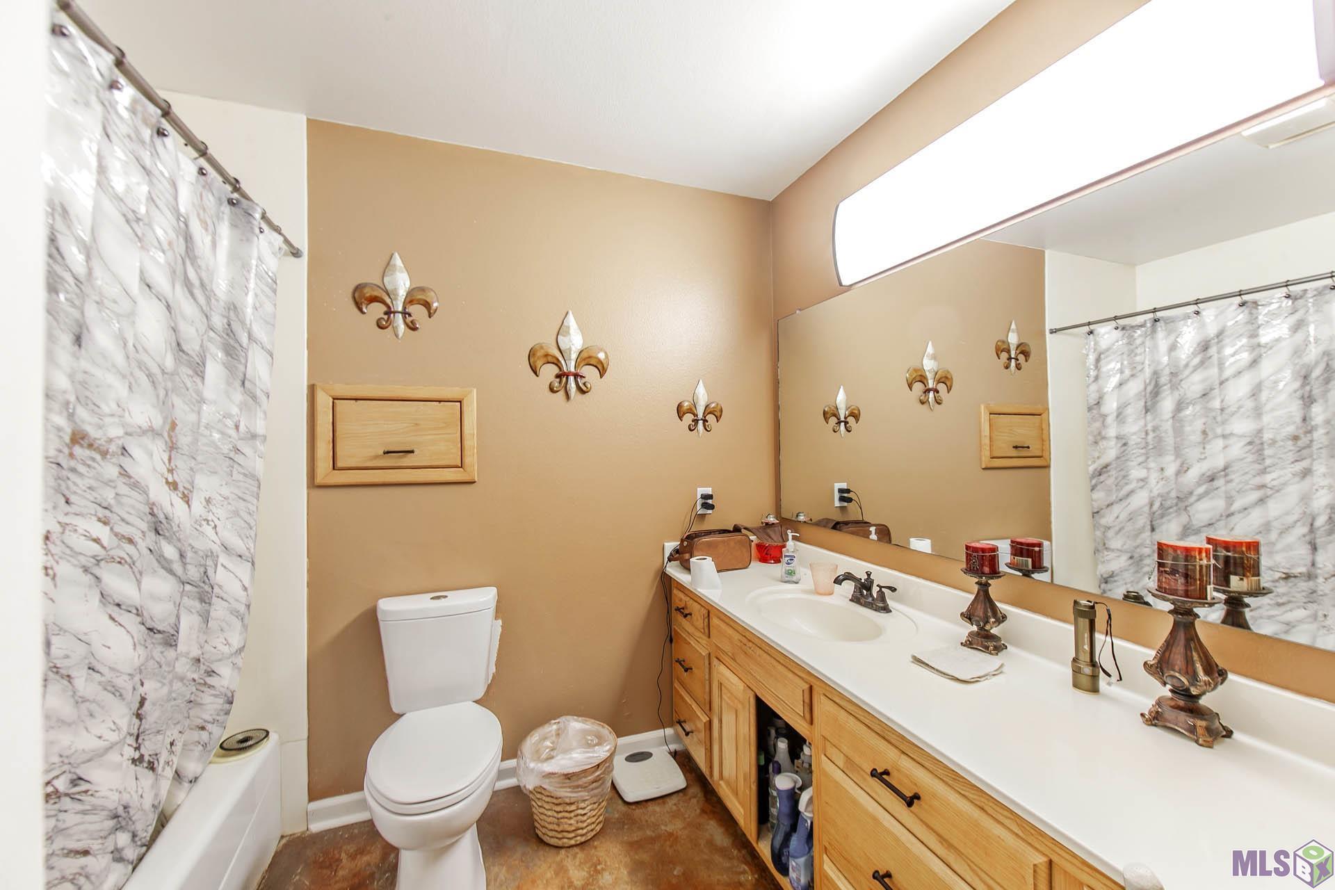 14081 Garcon Road Gonzales, LA 70737 - Photo 9 of 21 Primary Bathroom