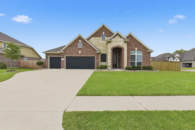 $499,900 | 9311 Secretariat Lane, Mont Belvieu, TX 77523