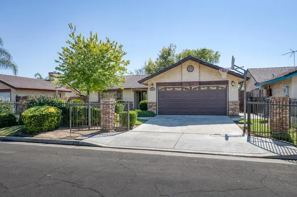 $350,000 | 2319 South Pierce Avenue, Fresno, CA 93725