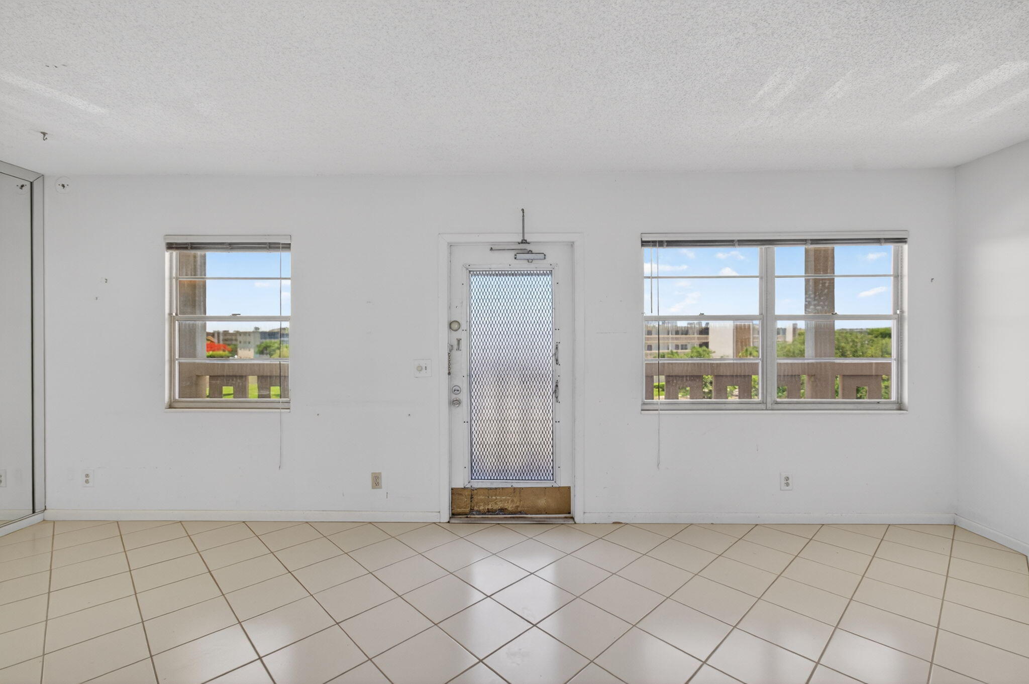 4059 Guildford East Boca Raton, FL 33434 - Photo 9 of 101 11-web-or-mls-DSC_7900