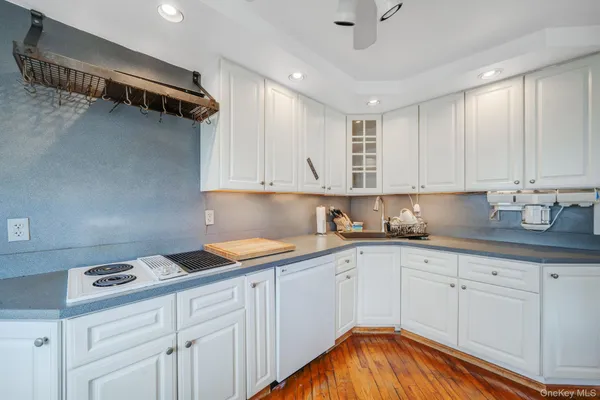 $700,000 | 51 Wexford Drive, Oakdale, NY 11769