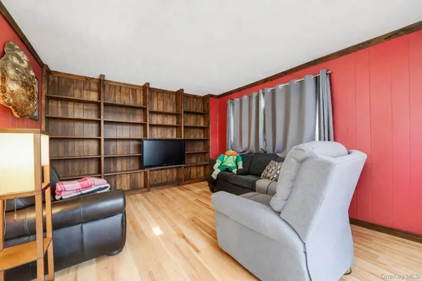 $700,000 | 51 Wexford Drive, Oakdale, NY 11769