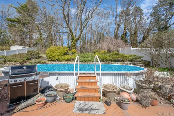 $700,000 | 51 Wexford Drive, Oakdale, NY 11769