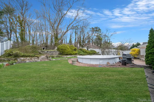 $700,000 | 51 Wexford Drive, Oakdale, NY 11769