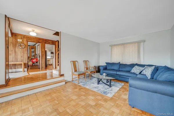 $700,000 | 51 Wexford Drive, Oakdale, NY 11769