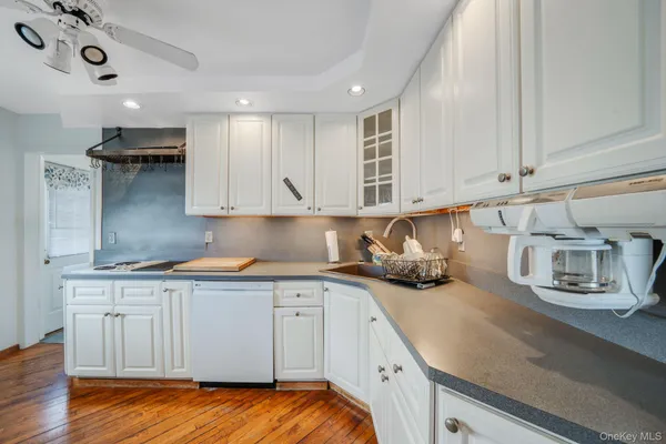 $700,000 | 51 Wexford Drive, Oakdale, NY 11769