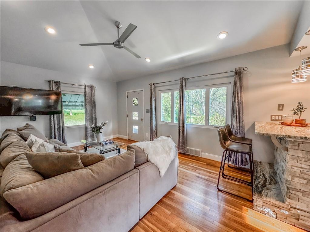 2408 Oakhill Road Gibsonia, PA 15044 - Photo 5 of 34 Gallery Image 5