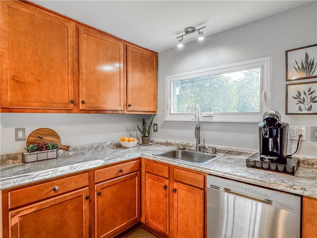 2408 Oakhill Road Gibsonia, PA 15044 - Photo 10 of 34 Gallery Image 10