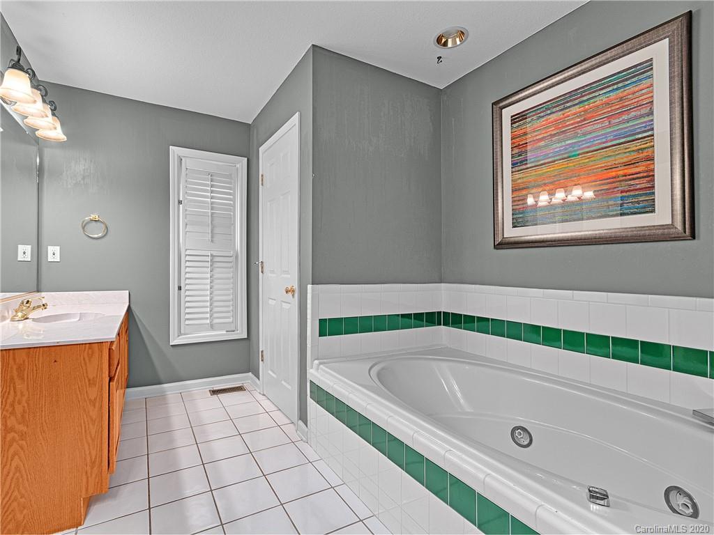 609 Old Fort Road Fairview, NC 28730 - Photo 16 of 44 Gallery Image 16