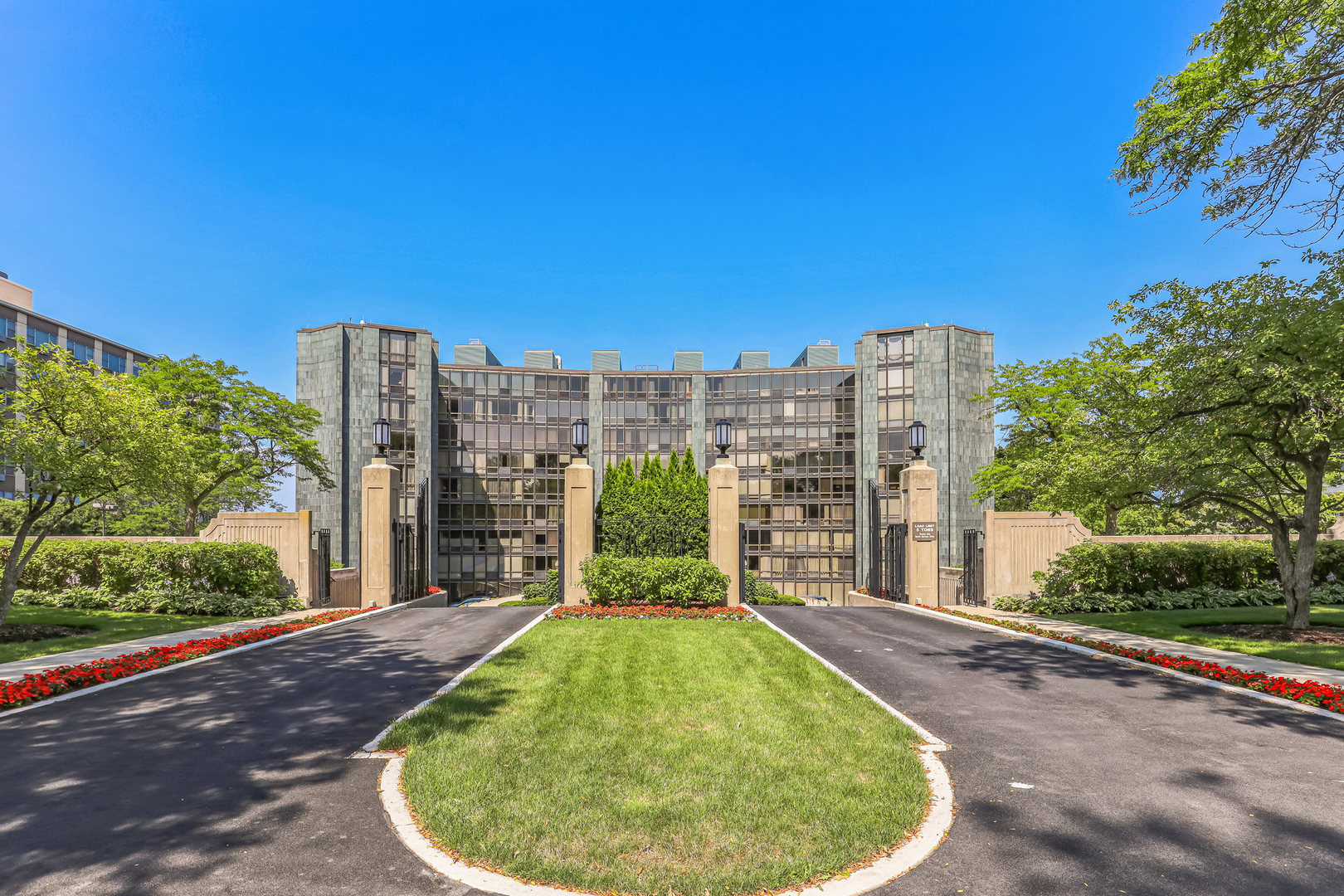 1420 Sheridan Road, Unit 3D Wilmette, IL 60091 - Photo 1 of 30 Gallery Image 1