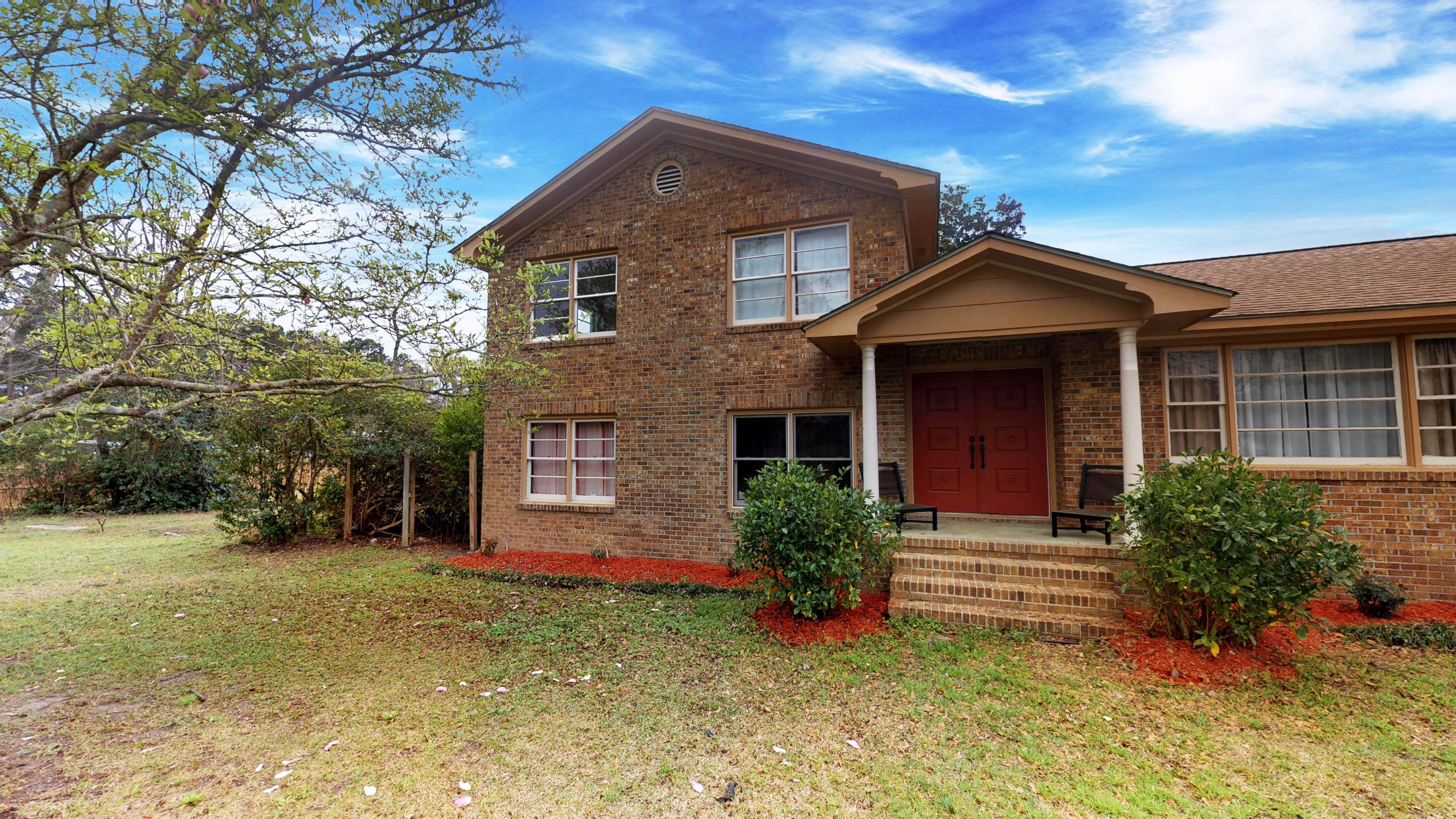 109 County Rd S-18-752 Summerville, SC 29483 - Photo 3 of 41 109front3