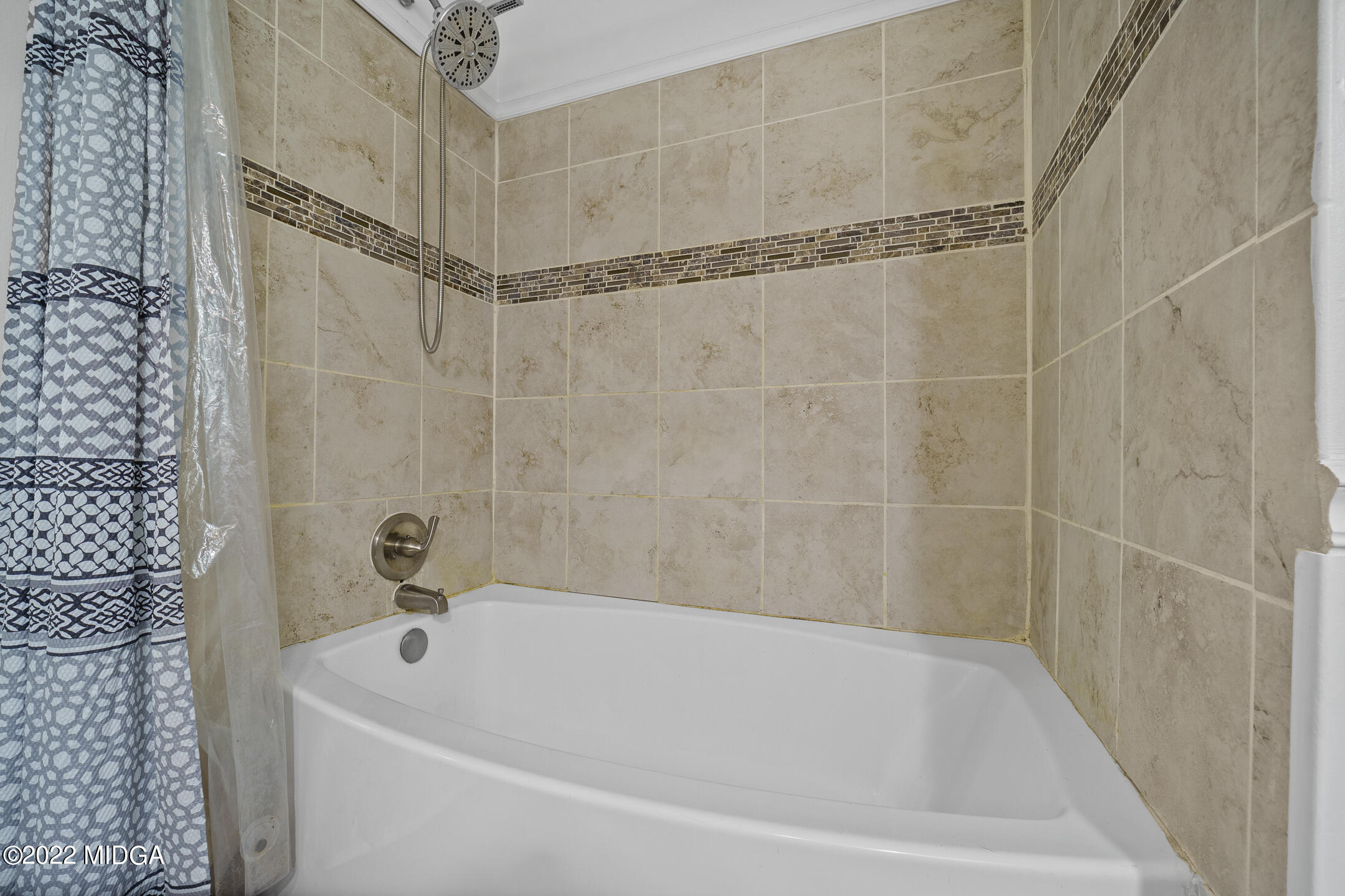 194 Short Street Jackson, GA 30233 - Photo 17 of 31 a bathroom with a bathtub