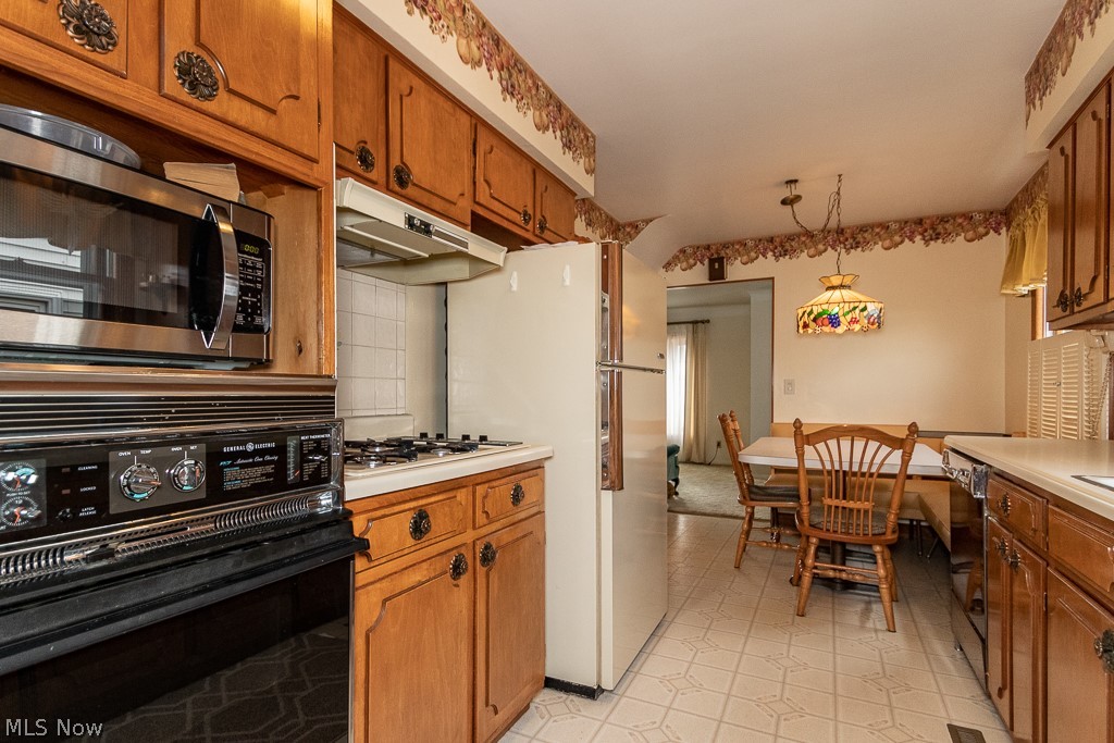 32017 Dickerson Road Willowick, OH 44095 - Photo 13 of 29 Gallery Image 13