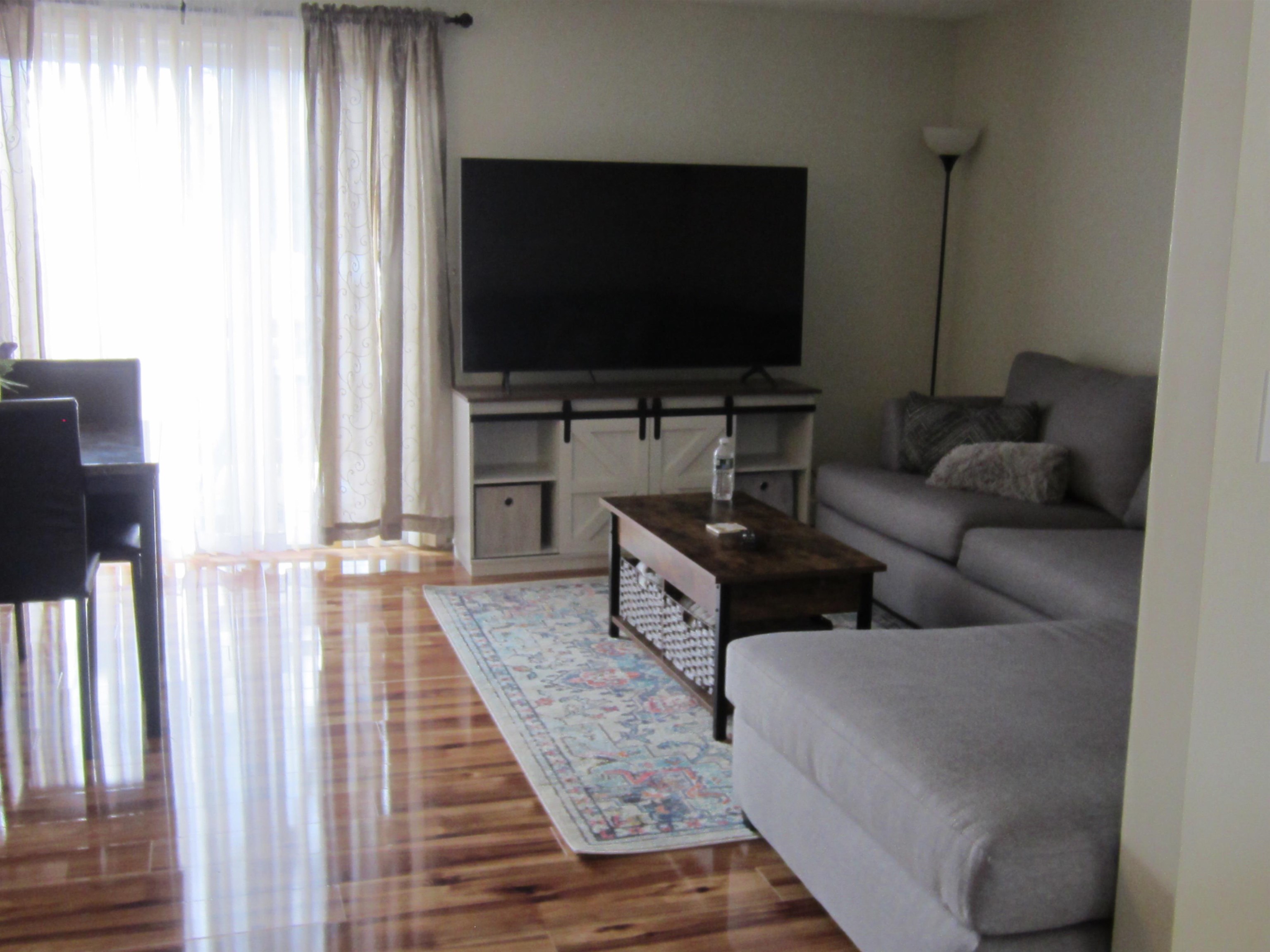 901 Mammoth Road, Unit 6 Manchester, NH 03104 - Photo 2 of 19