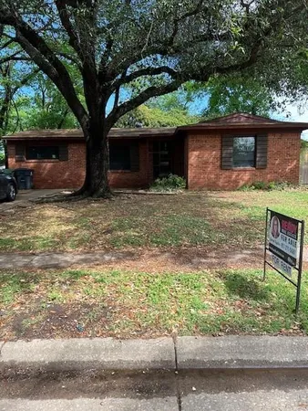 $1,850 | 909 Sunnyvale Drive, Arlington, TX 76010