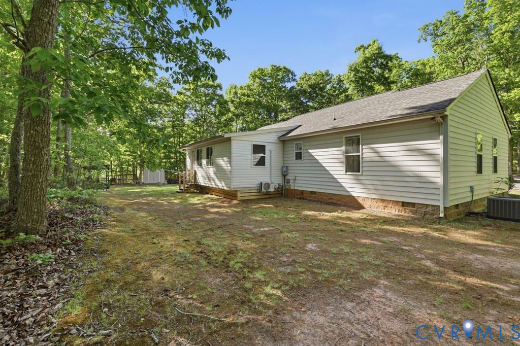 5307 St Pauls Church Road Goochland, VA 23063 - Photo 41 of 44 a view of a house with a yard