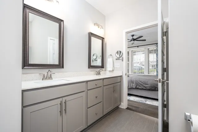 a en suite bathroom with double vanity and a mirror