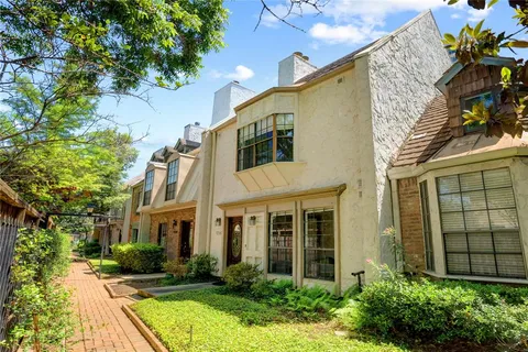 $250,000 | 5380 Brownway Street, Unit D38, Houston, TX 77056
