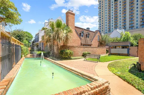 $250,000 | 5380 Brownway Street, Unit D38, Houston, TX 77056