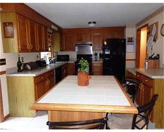 135 Robin Ridge Drive Agawam, MA 01030 - Photo 3 of 29 Gallery Image 3